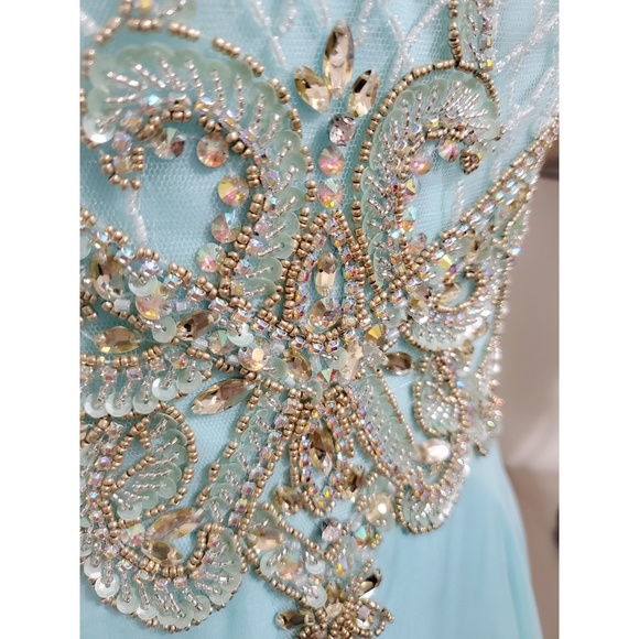 Dress - Picture 6 of 11